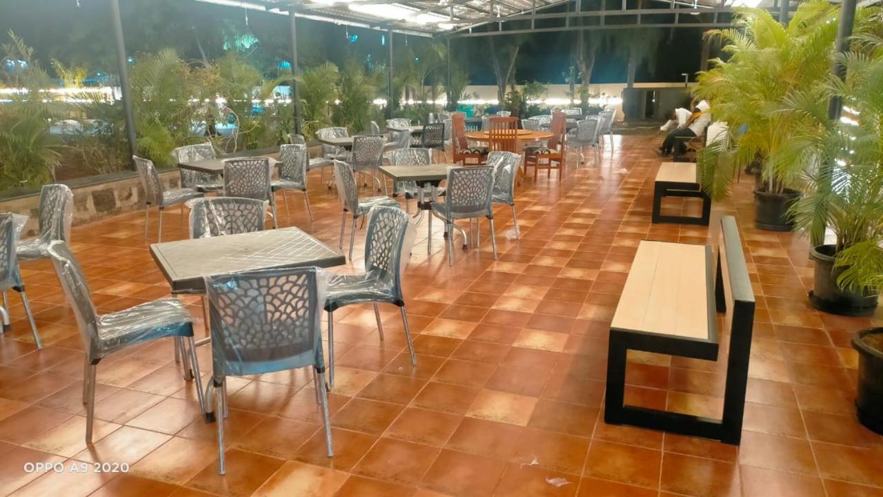 Отель The Riviera Тхени Экстерьер фото